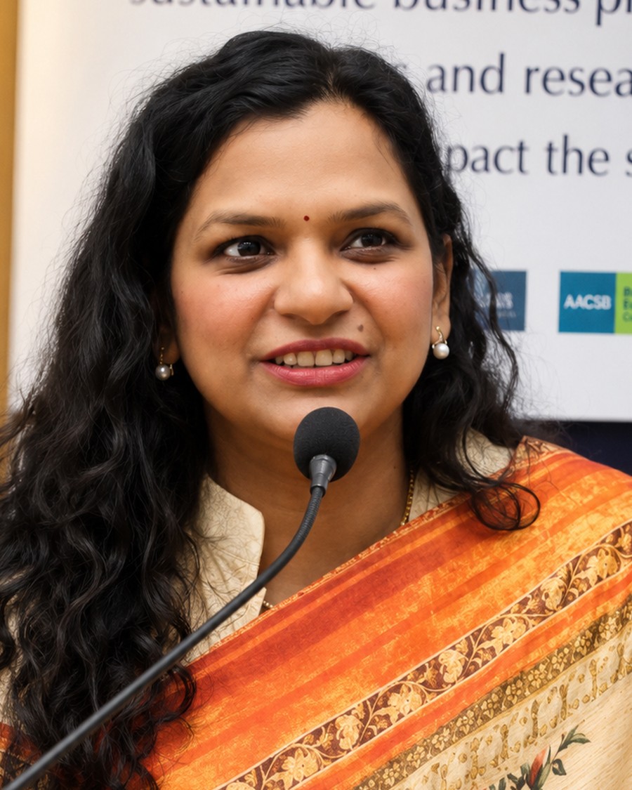 Portrait of Yashi Dhariwal, International Business Advisor at Kalantic, based in Dubai